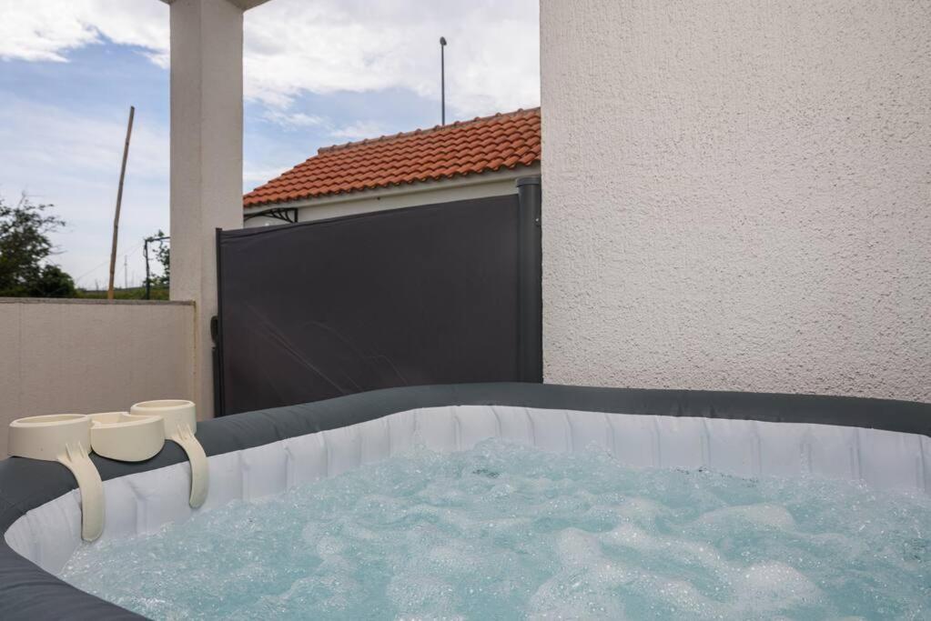 New Apartment With Pool And Jacuzzi Only For You Kastela Exterior photo